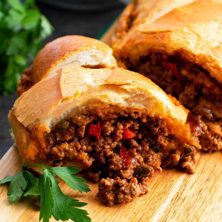 Melissa_MSSK's tweet image. Skip the buns and make this family-style Sloppy Joes Stuffed Bread, instead. Add a side of chips and it’s dinner-time in no time flat. #sloppyjoes #stuffedbread #dinner #appetizer #groundbeef #beef
melissassouthernstylekitchen.com/sloppy-joes-st…