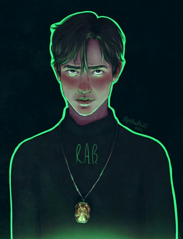 𝑹𝒆𝒈𝒖𝒍𝒖𝒔 𝑩𝒍𝒂𝒄𝒌 became a death eater in his youth, but defected when he found out Lord Voldemort’s true intentions. Regulus also learned about one of the Horcruxes and died while trying to destroy it in 1979. (art by upthehillart on DeviantArt)
