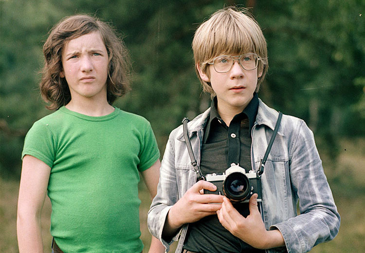 Na lang speuren vond ik ein-de-lijk een foto van de waarschijnlijk witwassende eigenaren van de zestien souvenirwinkels in Amsterdam uit het artikel van @_investico in @DeGroene.  ..