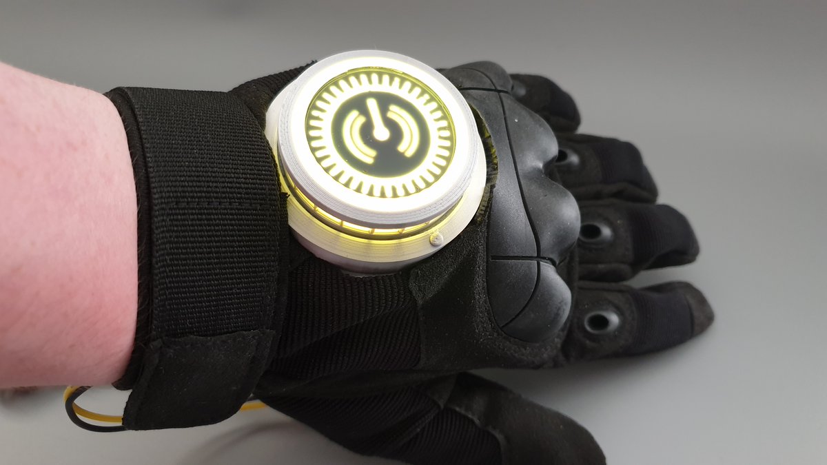 Andarne_'s tweet photo. Back in stock!
Nøkk's HEL Presence Reduction Device & Lion's EE-ONE-D Scanner are now back in stock after much demand at #Darny3D!
Get yours today at https://t.co/d8ZvtaOxIk! Discounted by 15% until the 31st!
#RainbowSix #SiegeCosplay https://t.co/0fxnAgAp45