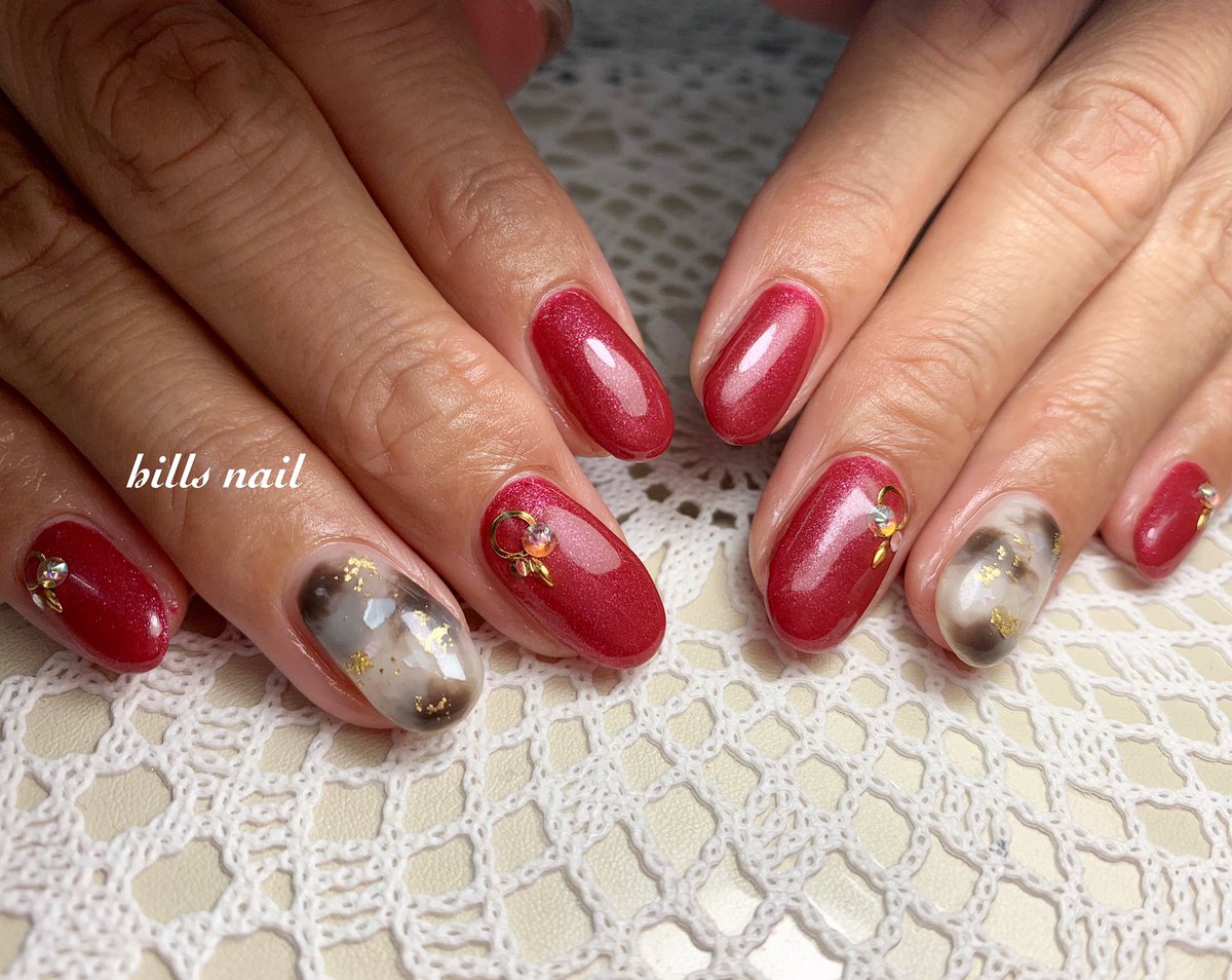 ネイルサロン Hills Nail ボルドーにラメを混ぜ混ぜして 可愛いカラーが出来ました Hillsnail ヒルズネイル ネイルサロン Nailsalon 横浜 横浜市鶴見区 下末吉 鶴見ネイルサロン 鶴見区ネイルサロン 横浜ネイルサロン