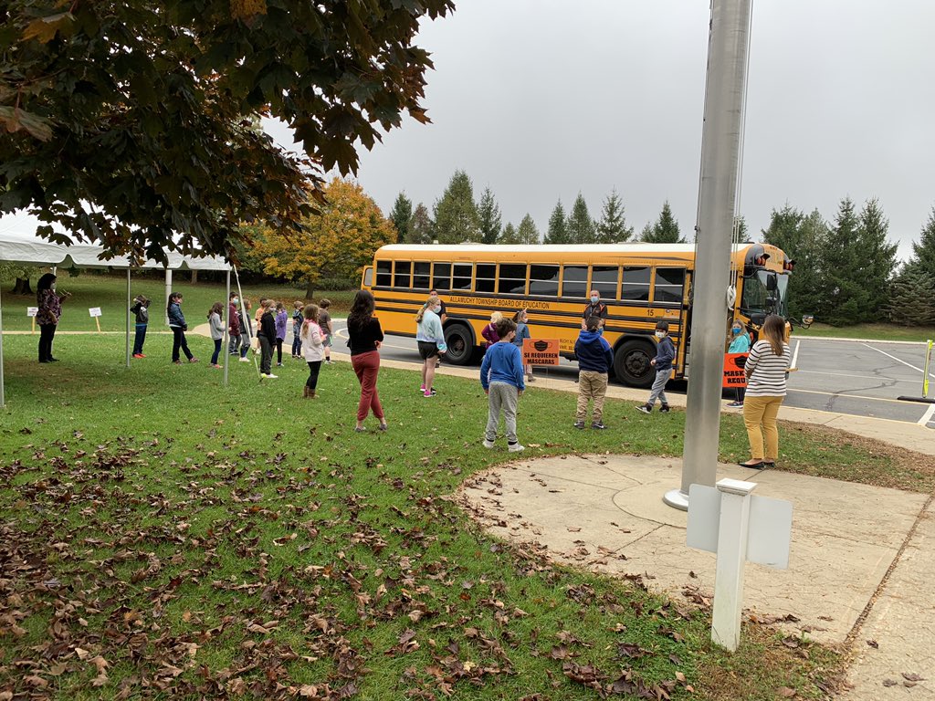 WGLittleTigers's tweet photo. Thanks to our super security officers, WG students know what to do in a bus emergency! https://t.co/WObq9MUE7Y
