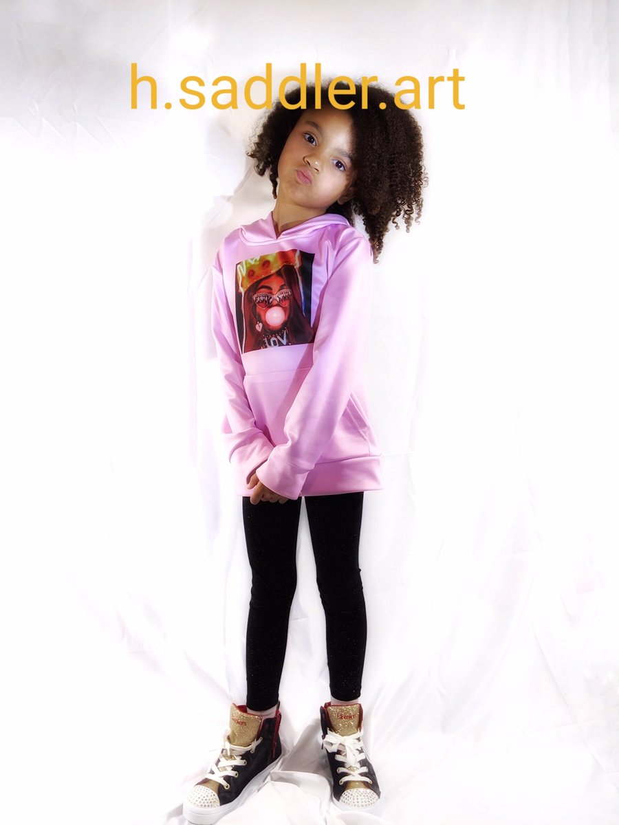 Here is a look in to my upcoming Still Dreamin Merch that is about to drop. MyYoung queen in her crown!
#merch #clothingbrand #stilldreamin #wearyourcrown #originalart #blackgirlmagic #hsaddlerart #dailyart #art https://t.co/KJCnEpDQYg