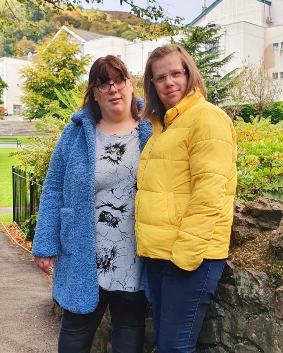 AutonomyGroup's tweet photo. Our lovely Sarah and Jane 💛
#autonomylife #adultcare #residential #theoaks #bestfriends #funoutside #inthegarden #autumnvibes🍁 #friendship #besties #everydaymakesadifference https://t.co/lPdxLzkTRO