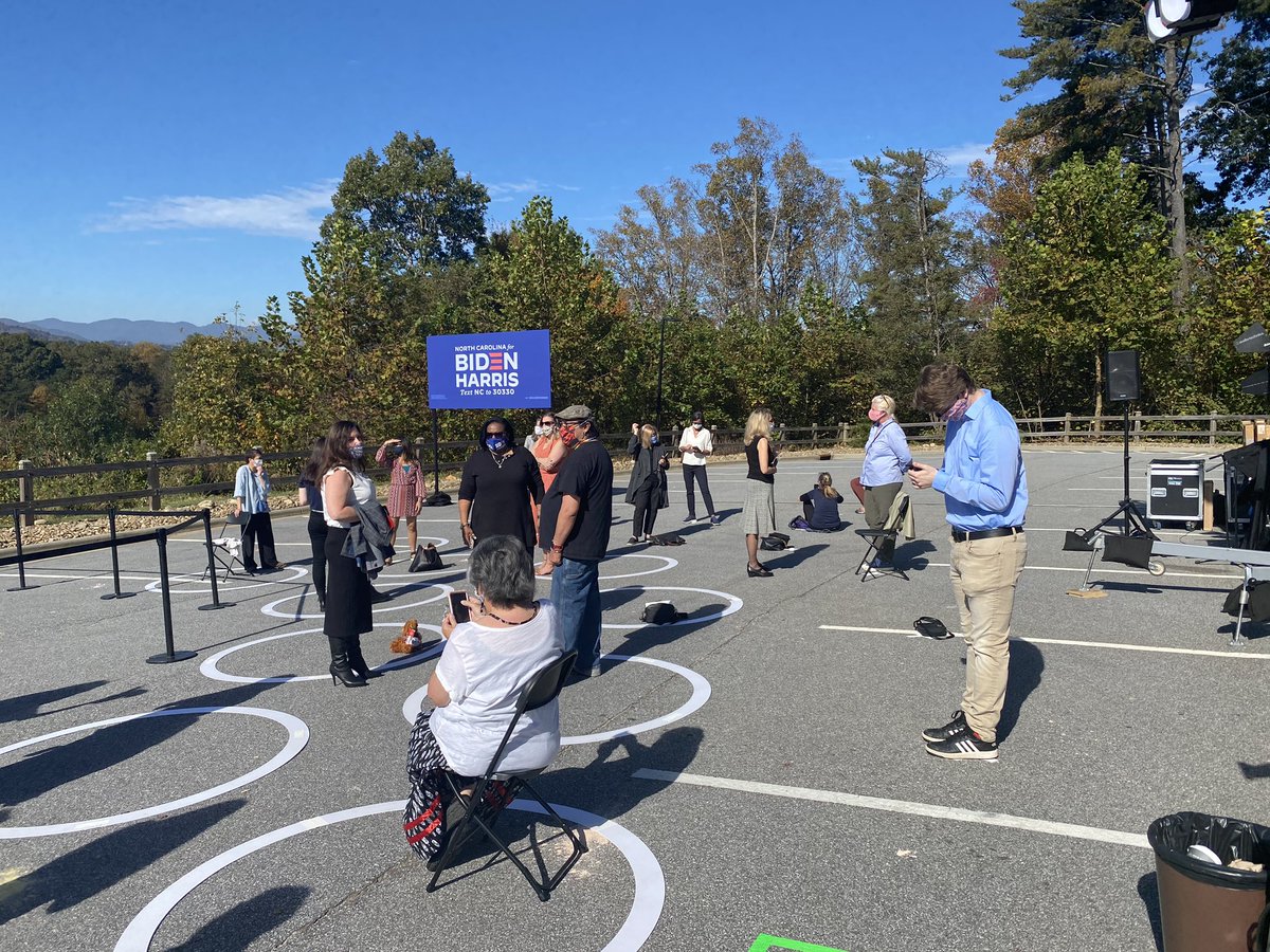 A crowd of about 25 waits for  @KamalaHarris and the program to start at University of North Carolina-Asheville, infront of a pretty scenic vista.Folks are separated by social distance circles and x toe marks.