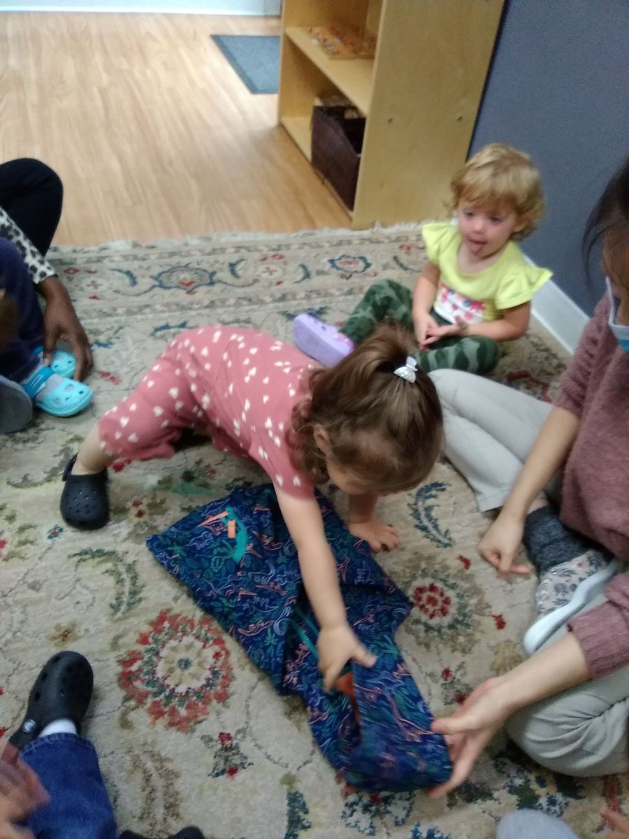 BritleysC's tweet photo. Learning how to fold laundry! π
#Montessoritoddler #practicallifeactivity #foldinglaundry #motorskilldevelopment https://t.co/H7fmqHrZOk