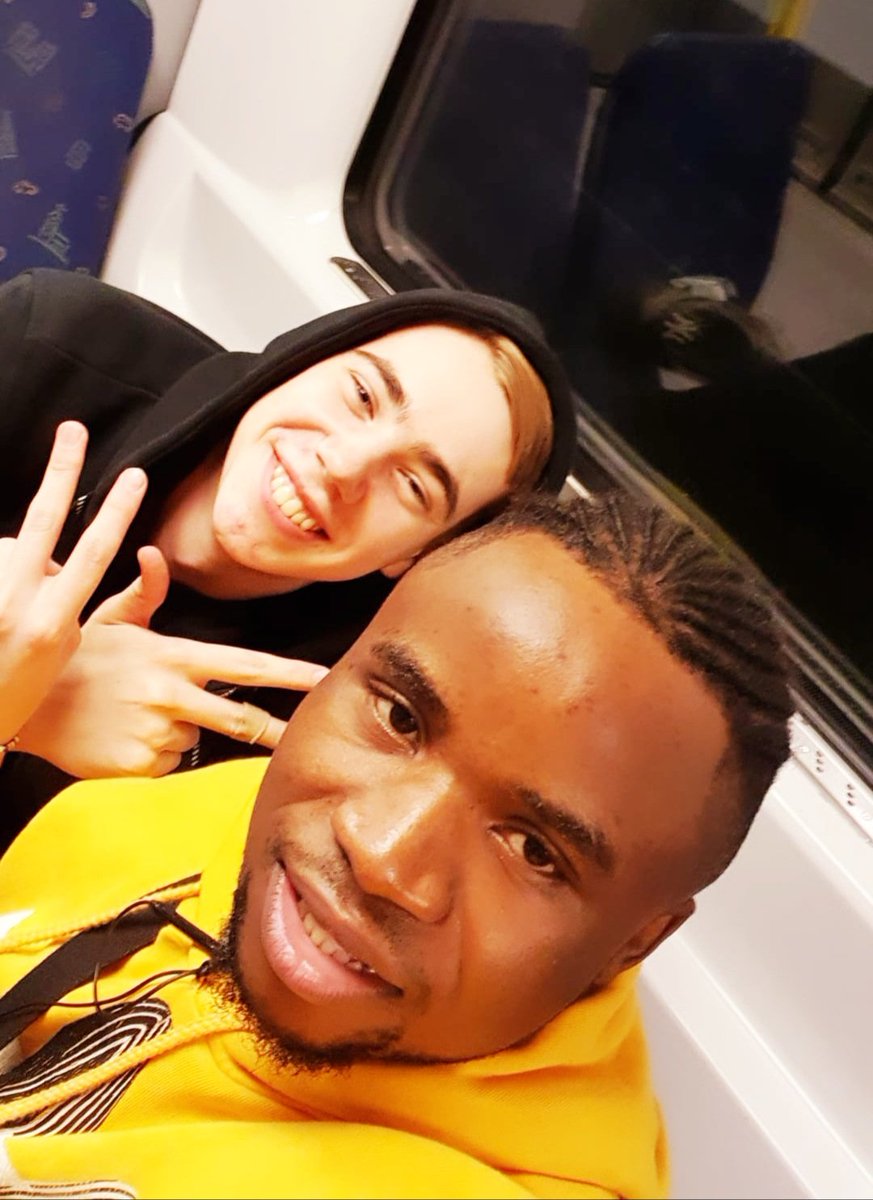 AmitierAnderson's tweet photo. L'amour arrive au moment où il doit arriver, et s'en a va au moment où il doit s'en aller. Quand il arrive,  accueillez-le avec les bras ouverts. Quand il s'en a va, remerciez-le d'être passé par là. https://t.co/Yl7R5SGofH