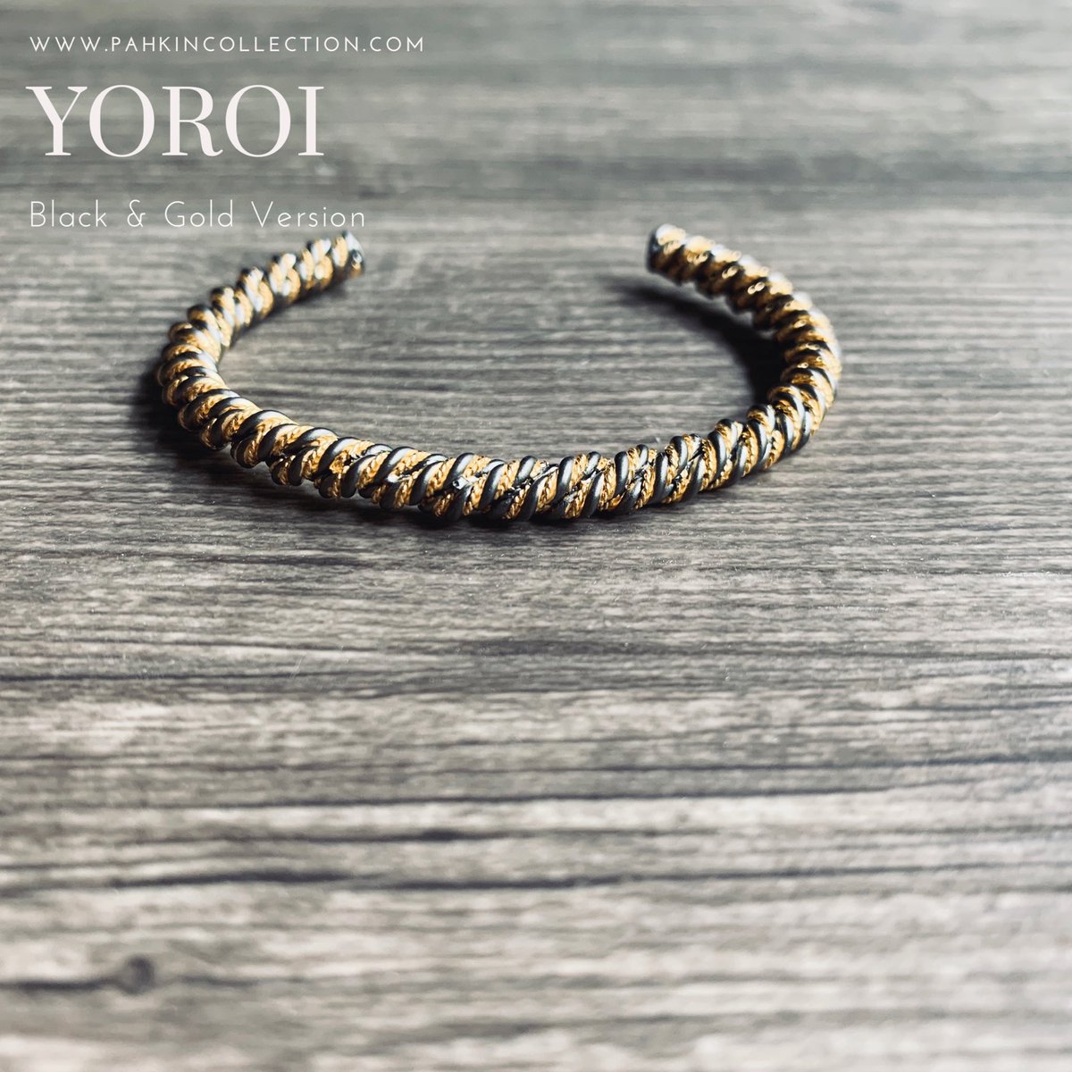 KATANA Bangle: Black & Gold version YOROI collection 🌏✈️ pahkincollection.com #menswear #menaccessories #ของขวัญวันครบรอบ #jewelry #menjewelry #menring #เครื่องประดับผู้ชาย #ของมันต้องมี