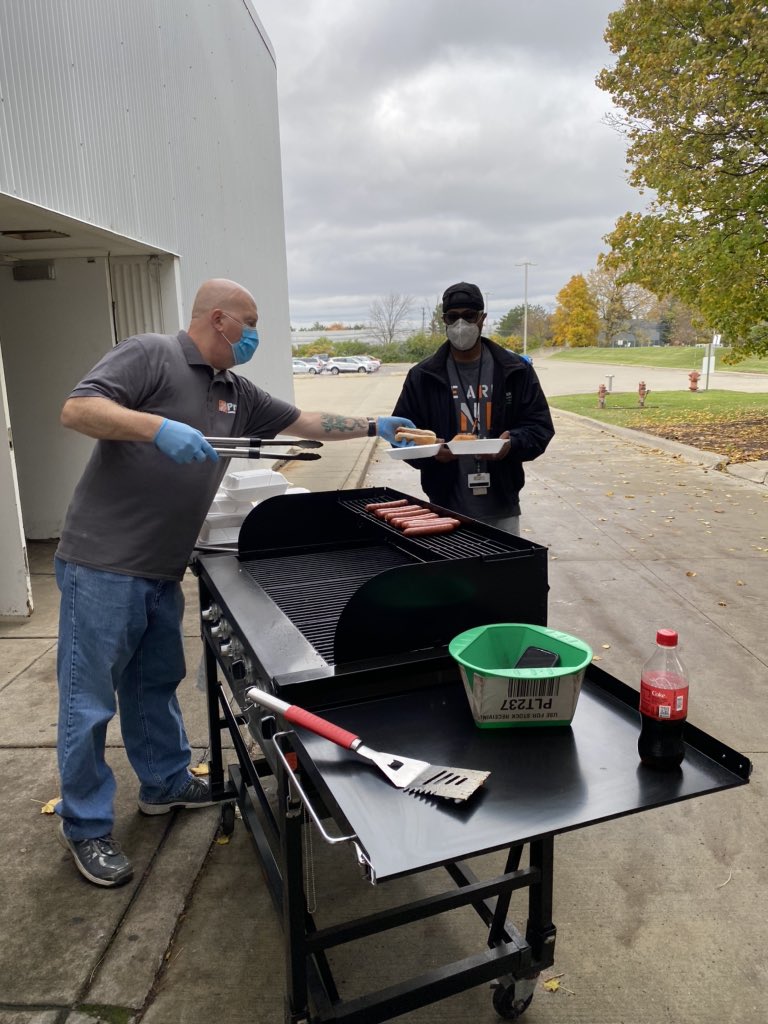 kimmaddalena66's tweet photo. Day 3 of appreciating our Warehouse folks! Who says cookouts are just for hot summer days? Not us! #HappyFallYa’ll! Even in the mighty Midwest😋@Mcgalec99 @patmx1 @JacquelineOseg6 @islandkemper @pro3263 https://t.co/RdwoLx4ir1