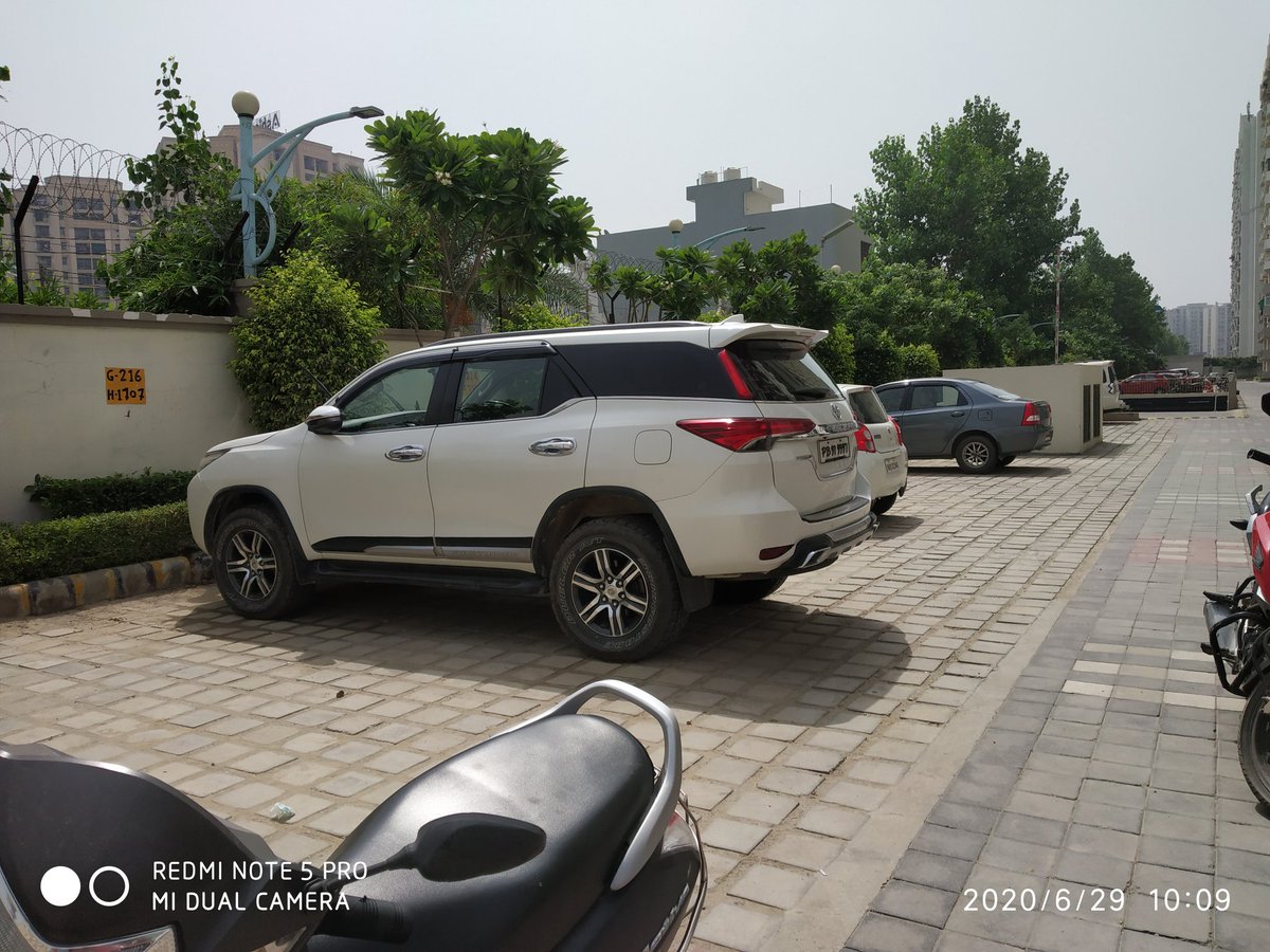 KWSAOA1's tweet photo. @gdagzb @RajivSh86928404 @OfGzb @ChiefSecyUP @dm_ghaziabad @rne_residents @RNextension @myogioffice @PMOIndia @myogiadityanath @fedaoagzb @Ghaziabad365 @CMOfficeUP @UPRERAofficial @HardeepSPuri @CPCB_OFFICIAL मामले में जांच अधिकारी ने आंख मूँदकर,बिल्डर के शब्दों को लिख दिया है,कि सभी पार्किंग स्वीकृत प्लान के अनुसार आवंटित हैं,स्वीकृत मानचित्र अनुसार मंदिर के सामने ग्रीन एरिया पर बनी अवैध पार्किंग अधिकारी महोदय को नजर नहीं आई? @gdagzb जी,पुनः जांच कराओ, और 170 विजिटर पार्किंग कहाँ है? https://t.co/6vwaILfe73