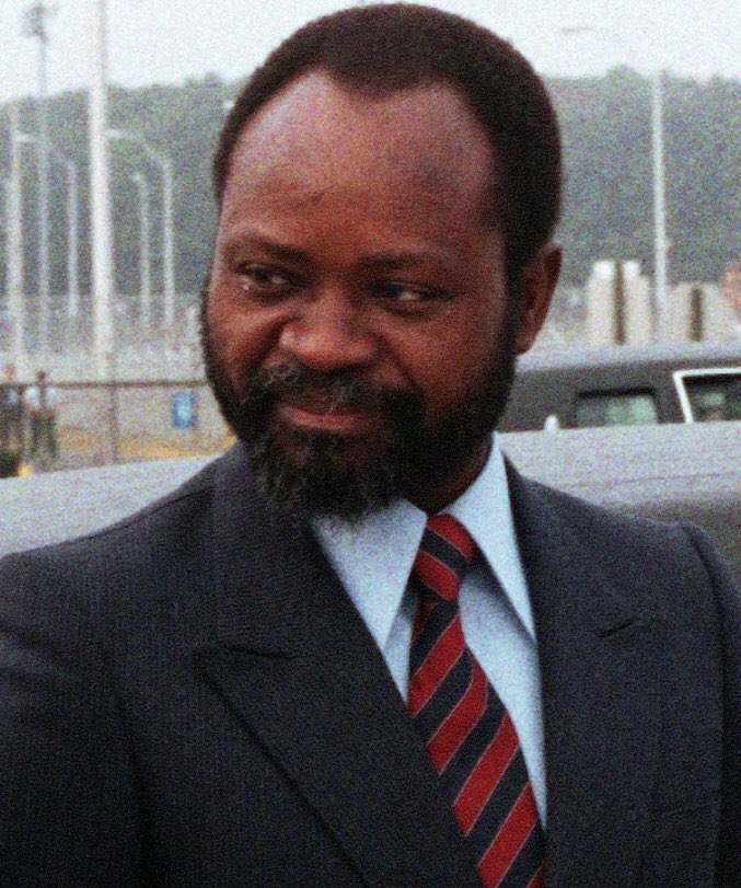 Back home, Machel attended a Catholic school & studied to become a nurse as that was one of the few professions open to Mozambican blacks at that time. Side-note: he never completed his secondary education.
