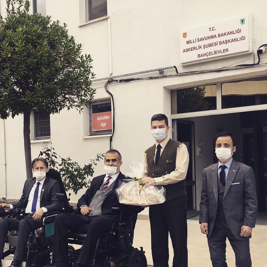 Bahçelievler Garnizon Komutanı Albay Haluk Sak'ı Dernek yönetimi olarak ziyaretde bulunduk.
Değerli Komutanımıza  bizlere göstermiş olduğu İlgi alakasindan dolayı teşekkür eder görevinde başarılar dileriz.