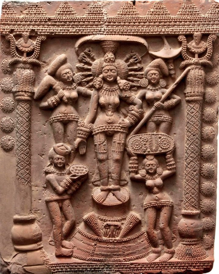 The worship of Durga (and Shakti more generally) is very old in Bengal. Excavations at Chandraketugarh, just north of Kolkata, have revealed several representations from circa 200 BC, except the weapons appear like a halo behind her head, not in her hands. 1/n