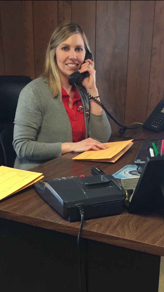 OhioGrowsHere's tweet photo. #ICYMI: “I truly fell in love with working in agriculture when I experienced how rewarding it was and how much it benefitted others around me,” said Megan Steinberg, administrative assistant at Wendel Poultry. Read more about her journey here: https://t.co/XkvwPiDuBY https://t.co/MTmdBme6F0