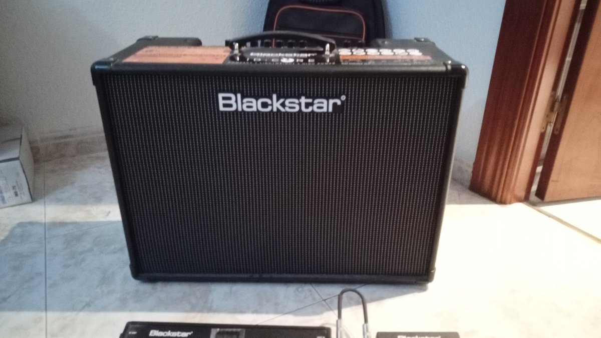 wakthor's tweet photo. ¡Hola! Vendo mi ampli de guitarra (modelo Blackstar ID Core 100). Muy poco uso, y sólo usado en casa. Si conocéis a alguien a quien pueda interesarle, agradezco difusión. Más info por MD. ¡Gracias de antemano! https://t.co/sNbb4H9evC
