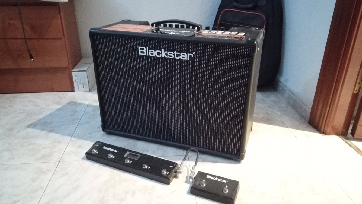 wakthor's tweet photo. ¡Hola! Vendo mi ampli de guitarra (modelo Blackstar ID Core 100). Muy poco uso, y sólo usado en casa. Si conocéis a alguien a quien pueda interesarle, agradezco difusión. Más info por MD. ¡Gracias de antemano! https://t.co/sNbb4H9evC