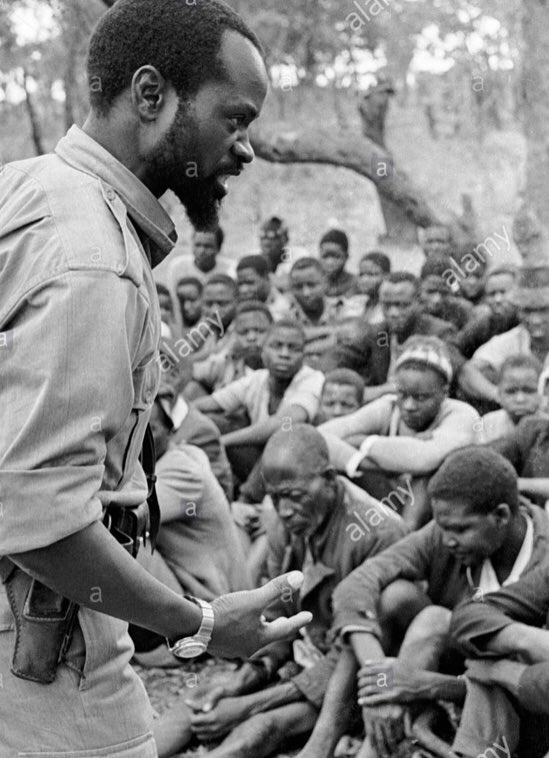 -during the independence war. He sent Mozambican units into Zimbabwe to fight along Zanu guérillas. Machel was fully aware of the dangerous ethnic divisions between Zanu & Zapu. On his first state visit to Zimbabwe in 1980, Machel gave the warning;-