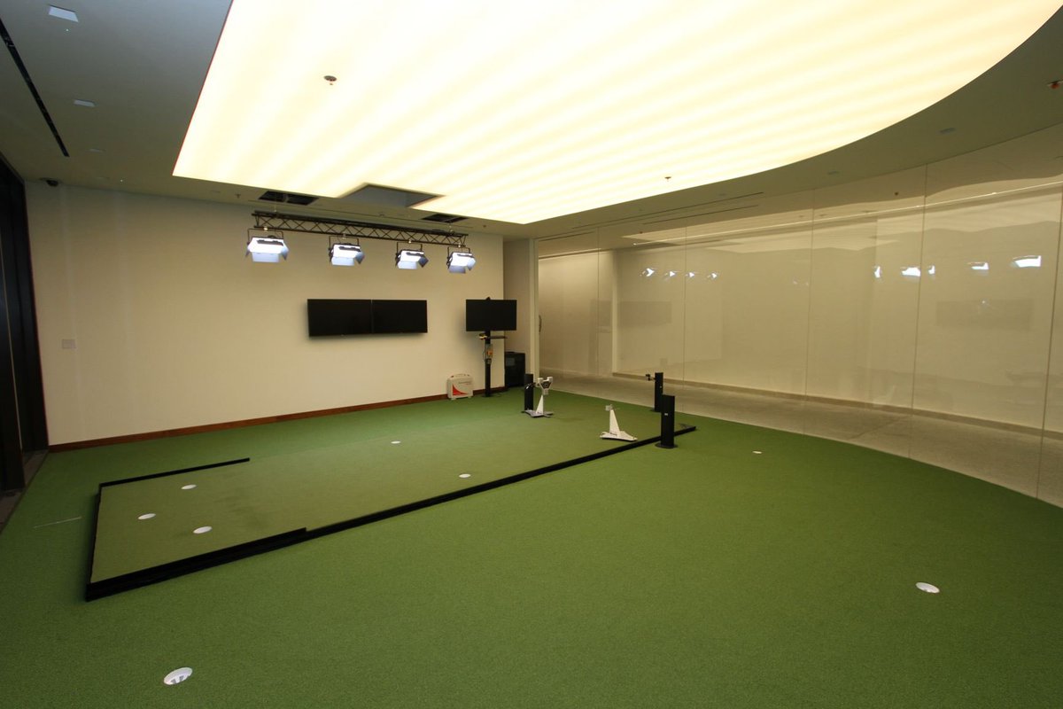 ZenGreenStage's tweet photo. The second #ZenGreenStage @ecgolfclub creates all breaking, double breaking, uphill and downhill putts from any golf course globally in the indoor putting studio. #PuttToWin #Qatar #PlayDiscoverMaster #GolfLife #WinterGolf #IndoorGolf https://t.co/ntwb0bH5Fi