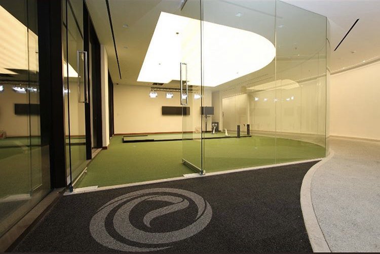 ZenGreenStage's tweet photo. The second #ZenGreenStage @ecgolfclub creates all breaking, double breaking, uphill and downhill putts from any golf course globally in the indoor putting studio. #PuttToWin #Qatar #PlayDiscoverMaster #GolfLife #WinterGolf #IndoorGolf https://t.co/ntwb0bH5Fi