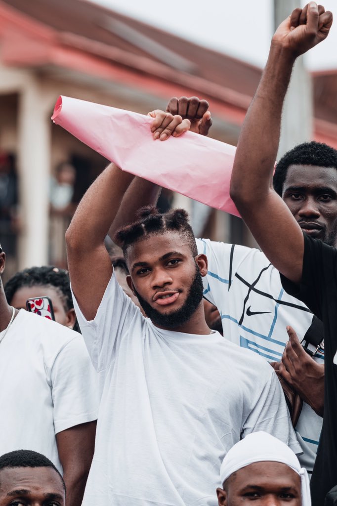 frvnklin's tweet image. The Nigerian Government declared war on these folks. These kids? These ones???
💔💔💔
#endsars
#LekkiMassacre 
#LekkiGenocide 
#EndPoliceBrutalityinNigeraNOW 
#EndBadGoveranceInNigeria