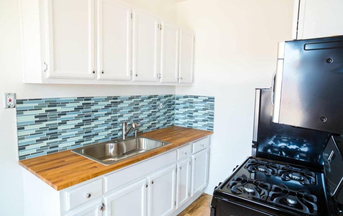 UrbanLALiving's tweet photo. Charming RENOVATED One-bedroom with full bath, kitchenette (small appliances+microwave), small closet, laundry facilities, security cameras, and controlled access. It's available for $1,450 in Palomino, Ktown! #AptForRent #ApartmentHunting #Los Angeles https://t.co/F4MG687oKO https://t.co/RmJBxIbZqh