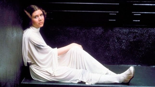 ¡Hoy cumpliría años la máxima #princesa que nos ha dejado la historia del cine! 🌌
Felicidades a la galaxia muy lejana en la que quiera que se encuentre #CarrieFisher, nuestra #princesaleia 💖💫
¡Que la fuerza te acompañe siempre! ✨ https://t.co/SBFkpLO0o0