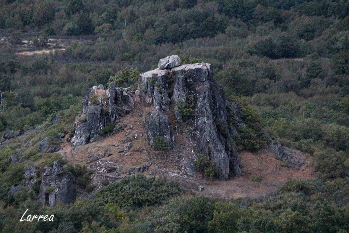 photolarrea's tweet photo. Muchas cosas por descubrir en A Picoña: la antigua fortaleza del Couto Mixto, entre Randín y Vilar. Ourense
#ourense #vilar #randin #arqueologia https://t.co/Qs9A7AFbDM