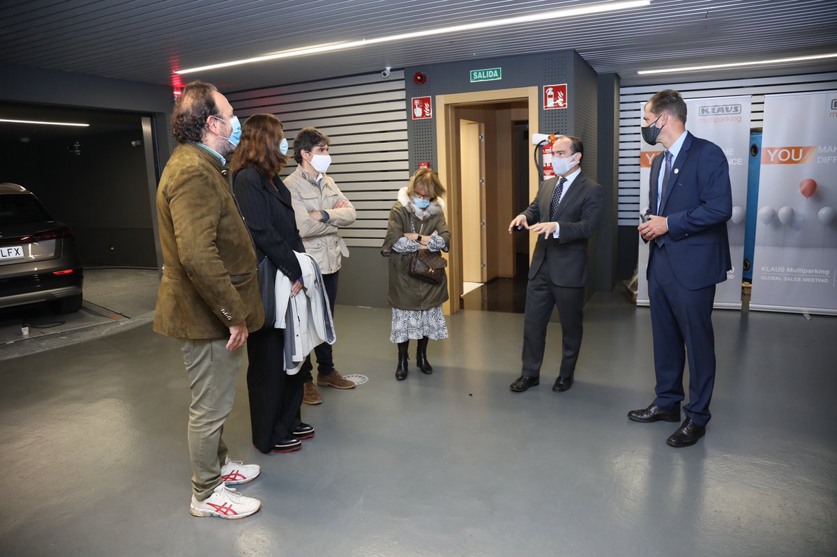 bcarabante's tweet image. Hoy he visitado el parking robotizado @ParkingKlaus en Castellana 76, un espacio con capacidad de carga eléctrica en todas sus plazas y con un sistema automatizado para reducir el tiempo de espera del usuario. #MovilidadSostenible @MovilidadEléctrica