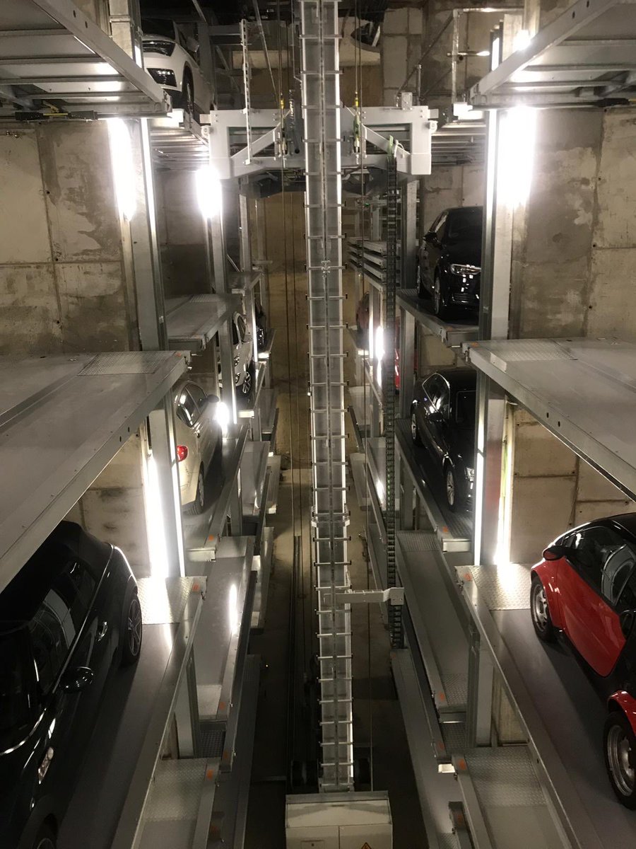 bcarabante's tweet image. Hoy he visitado el parking robotizado @ParkingKlaus en Castellana 76, un espacio con capacidad de carga eléctrica en todas sus plazas y con un sistema automatizado para reducir el tiempo de espera del usuario. #MovilidadSostenible @MovilidadEléctrica