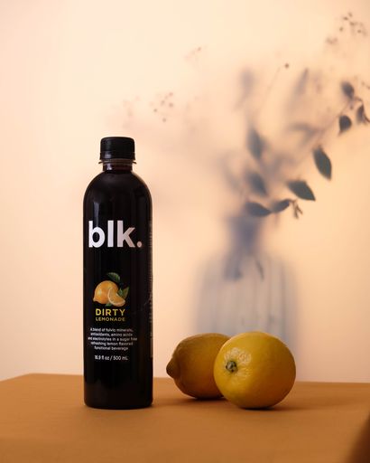 Staying hydrated is easy peasy lemon squeezy with #blkwater 🍋💧0 calories! 0 fats! 0 sugars! 0 artificial dyes!

🖤fulvic trace minerals 
🖤amino acids
🖤antioxidants 
🖤electrolytes 

#blkwater #alkaline #lemonade #whenlifegivesyoulemons #detox #healthyliving #getblk