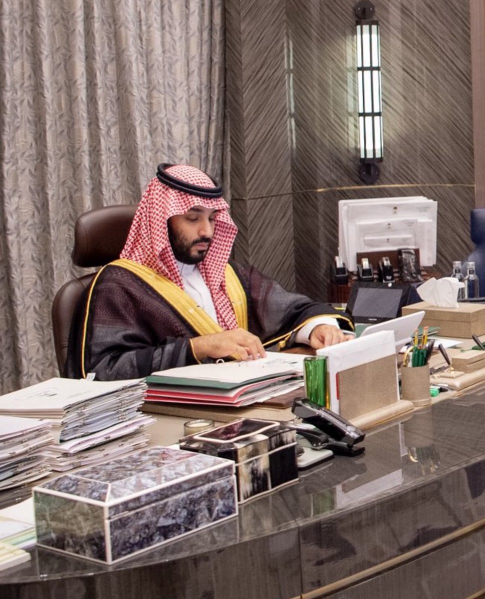 لك منَّا السمعُ والطاعةُ في العسرِ واليسرِ، والمنشطِ والمكرهِ..
لك منَّا النصرةُ والدعاءُ بالتوفيق والسداد، والحفظ والمعونة من ربِّ العالمين..🇸🇦