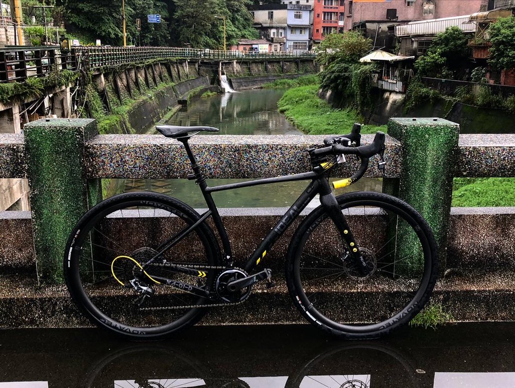 This is the year of Gravel bike,we now launching the latest G24 carbon fiber wheels

-Tubeless Ready
-Center lock
-12 Thro F/R
-fits HG,11S/XDR/ EKar12S
-24mm inner, fits from 700X28C-42C
-1565g a set
-HOOKLESS!Yes it is hookless

Check these out! #hookless #tubeless #gravelbike