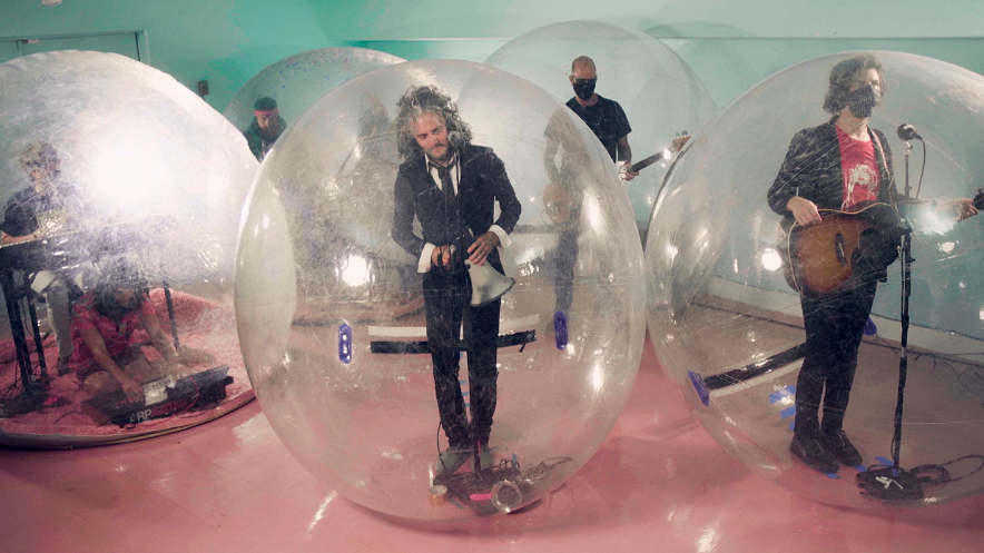 RollingStone's tweet photo. Wayne Coyne talks about the safety precautions that went into making the Flaming Lips' first space bubble concert a success https://t.co/pcpCOl6x4a https://t.co/dBGwmTq9OV