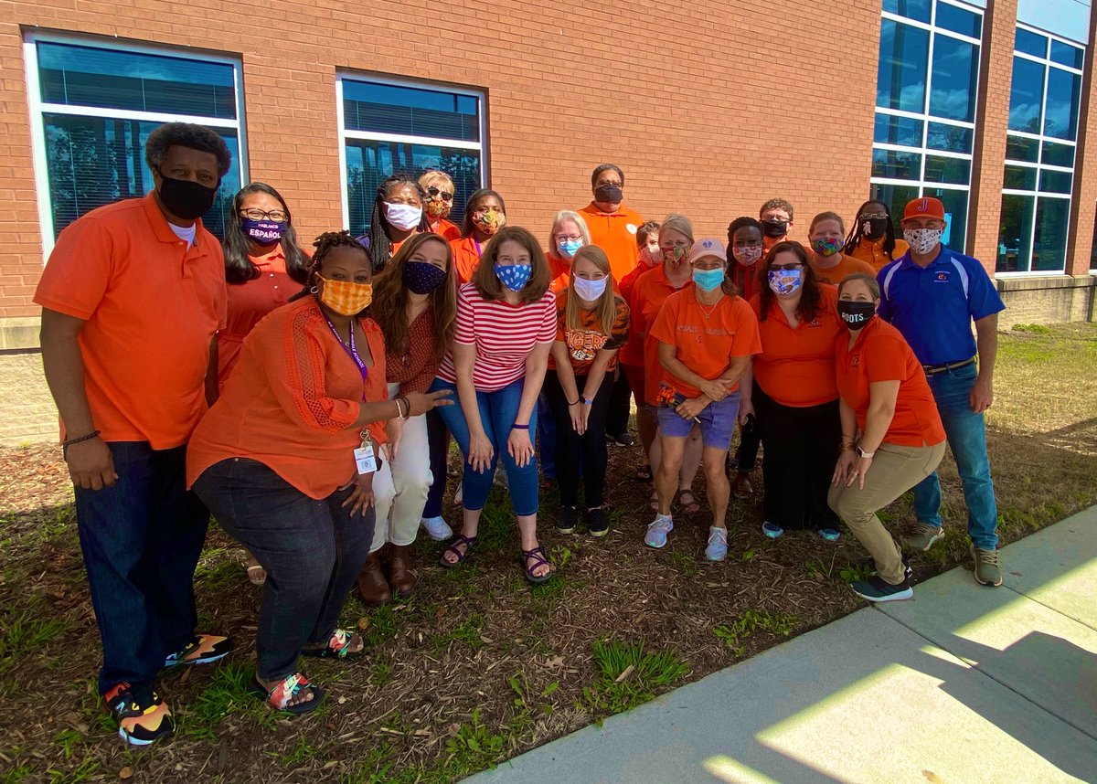 TCtheHOPEdealer's tweet image. JMS is United on Unity Day 2020! We are a Bully Free Zone 🧡🧡🧡🧡 #WearOrange #NoBullying #UnityDay2020 @JamestownMiddle @trentvernon77 @leighjones23 @GCSchoolsNC @GCS_SEL_Office @TLashone