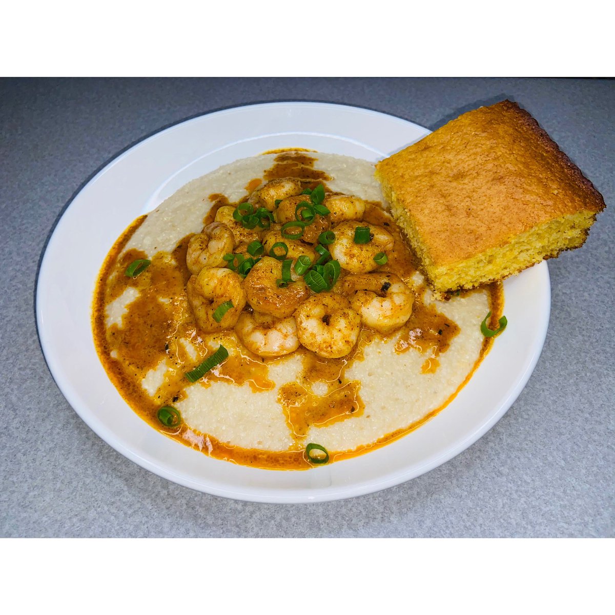 Moanaa_Taa's tweet photo. TOMORROW AT THE TABLE:
SHRIMP AND GRITS!!
Shrimp and Grits, Cornbread & A Drink! ❗️$20❗️
Pickup starts at 5‼️
•
#LiVsTable #GoodEats #ChefLife #SeattleChef #SeattleFoodie #ChefLiv #Catering #SeattleCatering #BlackOwnedBusiness #PolynesianOwnedBusiness #OliviaYuhashi https://t.co/JOjG0lAYpV