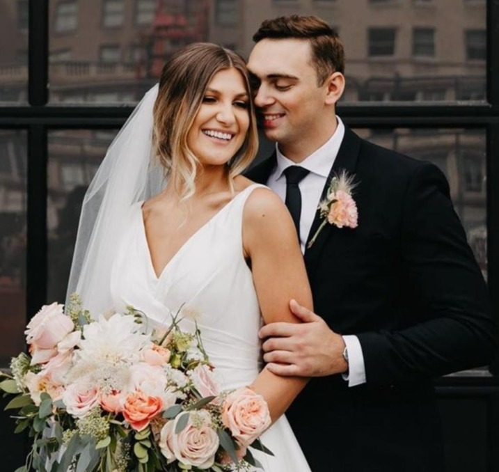 sinceritybridal's tweet photo. Congratulations to the newlyweds!✨

#SincerityBride
#Style_44080
Bride: @oxanabalchos
Boutique: @charlottesweddings
Photographer: @dinachmut.collection
Videographer: @filmhouseweddings
.
.
.
#weddingdressideas #wedding2020 #allthingsbridal #weddingdressshopping #bridaltrends #2 https://t.co/1jBbbFC0hD