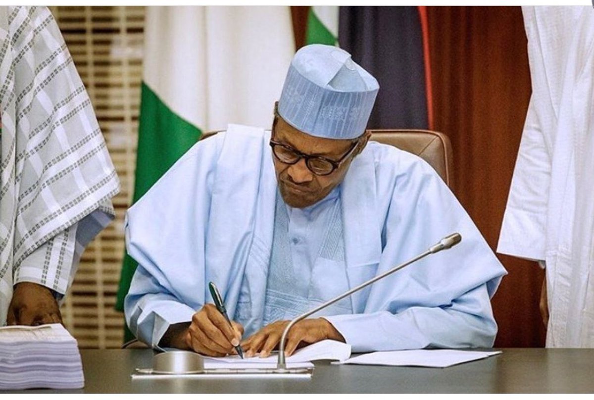Is our President left handed or right handed? https://t.co/rr6qYczpfJ