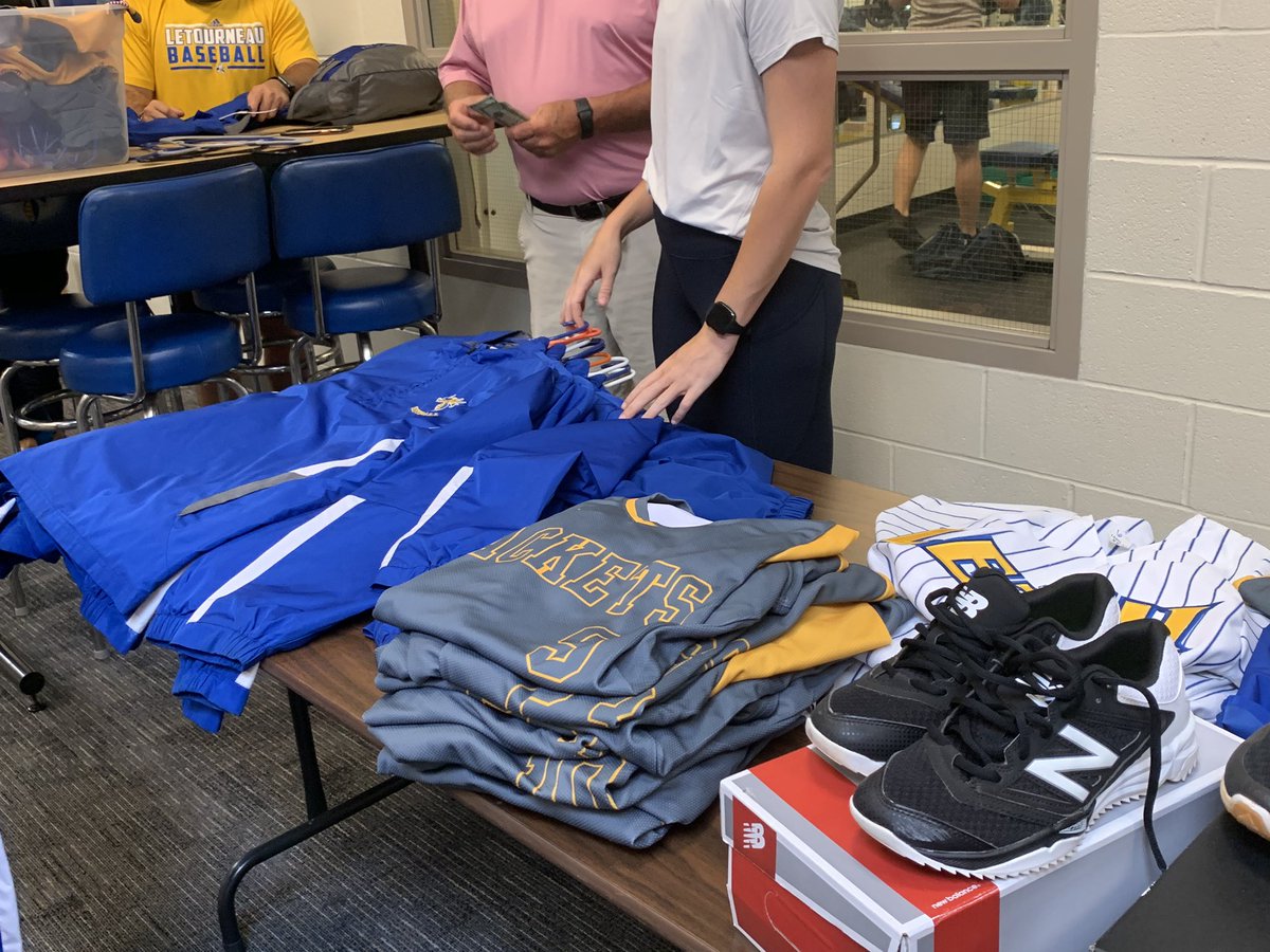 LETUAthletics's tweet image. Athletics #GarageSale at #Solheim. Be here before 2 p.m.