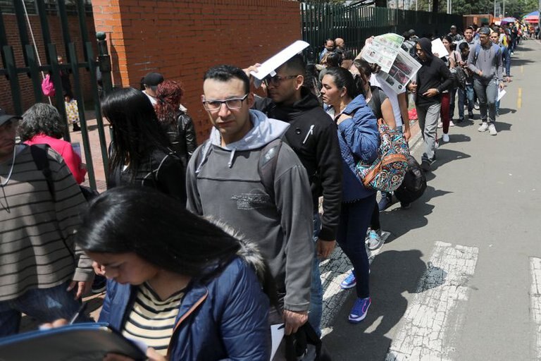 En Bogotá, por cada hombre que perdió su empleo durante la pandemia, tres mujeres perdieron el suyo https://t.co/7bAM8kPnXo #NM935 https://t.co/3CG2dJDWbc