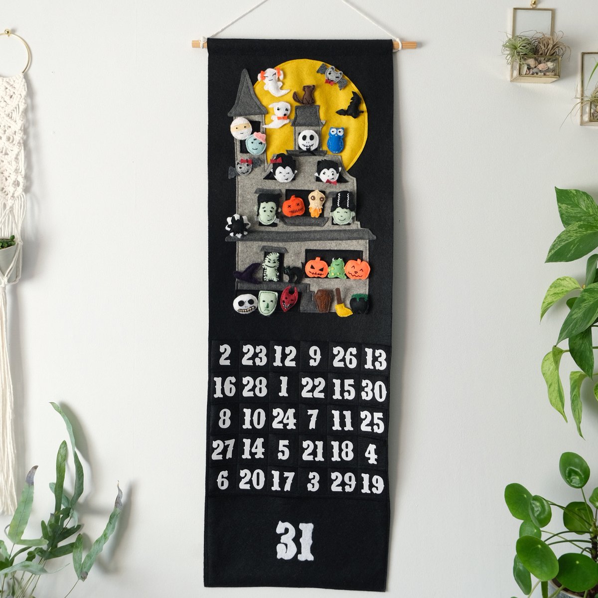 Check out this incredible countdown calendar by Natasha! The felt characters are even velcro-backed, so they can be rearranged to create fun Halloween scenes.
Enter our October Make of the Month Competition: https://t.co/RjwMFtf4zF
#OctMotm20 #Competition #Hobbycraft https://t.co/UA6iugnumC