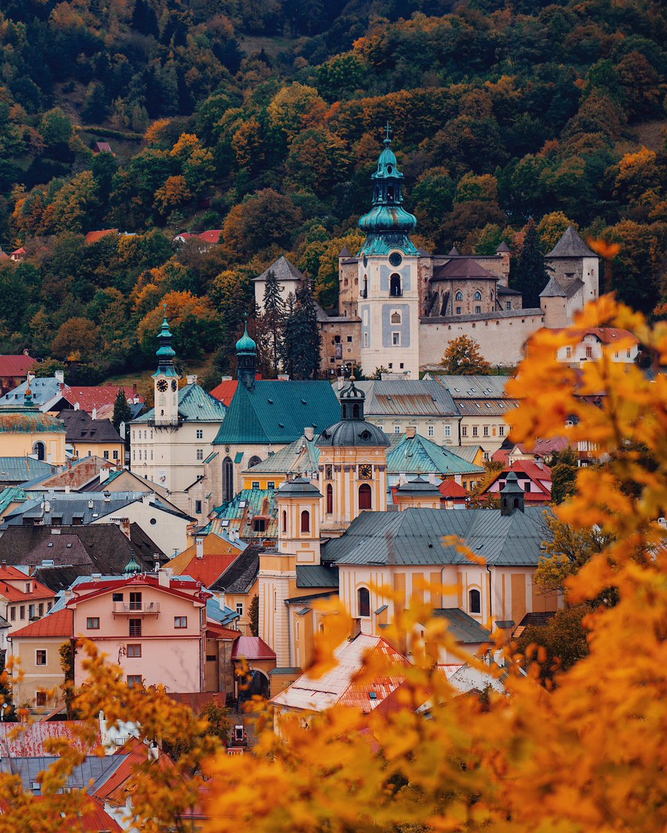 Banská Štiavnica - one of the most beautiful towns in #Europe 🍂🍁 #ThisIsSkovakia
Photos by @zelenak_marek
#slovakia #slovensko #travel #BanskaStiavnica #autumnvibes #city #Autumn #traveltips https://t.co/Ed6cGZ5xmh
