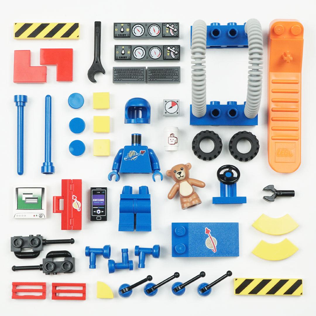 Benny is packing for a SPACESHIP ride to the Moon! 🚀 🌕 His #NASAMoonKit includes plenty of bricks for building and his teddy for safety. Using LEGO elements, show us what would be in your #NASAMoonKit! https://t.co/cafW0x1XI5
