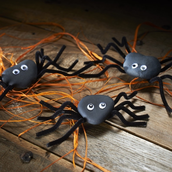 These adorable pebble spiders are really easy to make and are perfect for keeping little ones busy for a few hours!
Follow the step-by-step tutorial here: https://t.co/C5Z3GS31Bk
#HalloweenCrafts #KidsCrafts #Hobbycraft https://t.co/CrXnbKod54