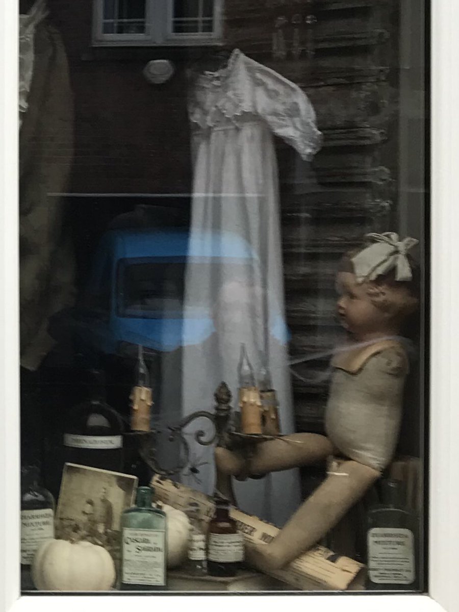 carolina_ash's tweet image. #Halloween #window_dressing. Thank you to this highly talented homeowner for this inspirational display! Totally made my day! #LockdownMagic