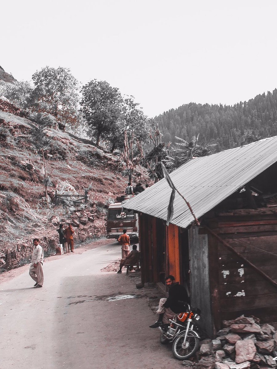 ismaailofficial's tweet photo. If the world seems cold to you, kindle fires to warm it.

Place: Neelum Valley, Azad Kashmir, Pakistan 

#travelwithismail #roamtheplanet #natgeo #natgeotravel #natgeoyourshot #earth_shotz #wonderful_places #yourshotphotographer https://t.co/cdklG80lVR