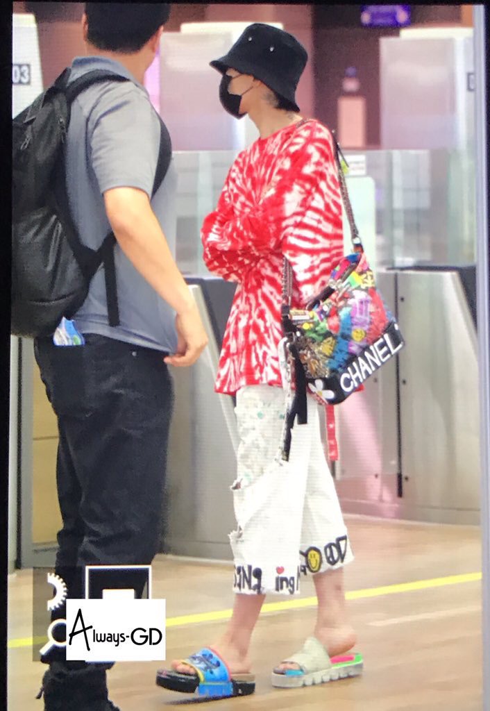 joseph can wear this ugly thing g dragon wore to the airport cuz idc about him 