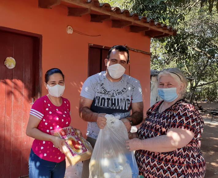 Patty_Corvalan's tweet photo. 💪🇵🇾🥘 Seguimos con la entrega de kits de alimentos, esta vez en la zona de Rincón-Mbocayaty. 🥇 Agradecemos a la Lic. Viviana Vargas y a Guido Vargas, por ofrecerse como voluntarios para esta noble tarea, que garantizará la seguridad alimentaria de muchas familias. #Quyquyhó https://t.co/Ijr2e46Fri