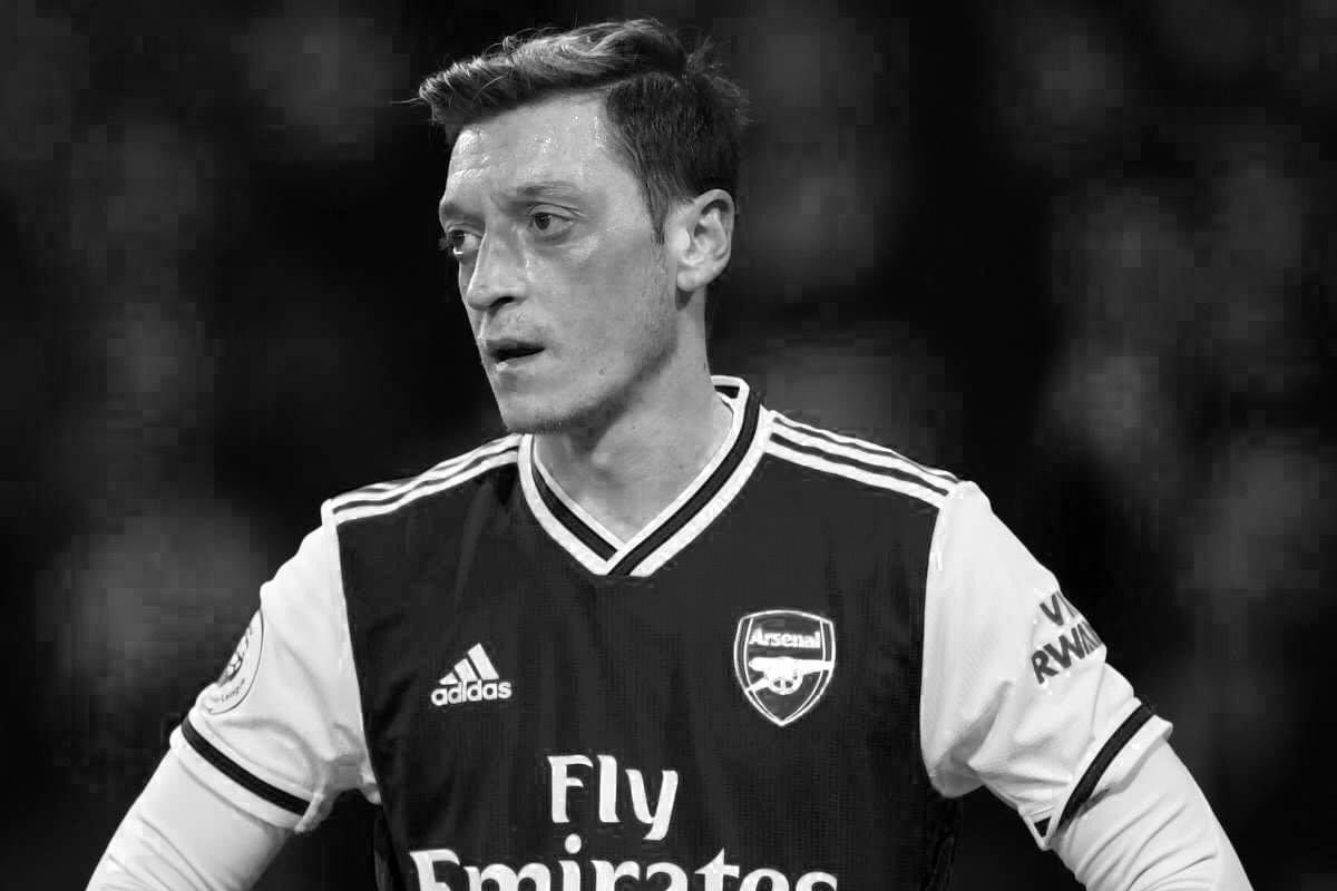 Thread “MESUT ÖZIL EXPOSED !!”[ Read the whole thing before replying shit ] MYTH - Özil is loyal to Arsenal that's why he signed a new deal.
