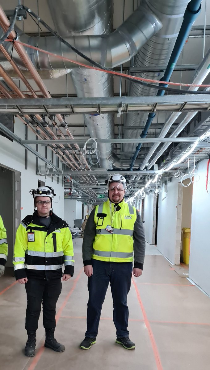 jukka_vasara's tweet photo. Työmaakierroksella #OYS2030 hankkeen A-rakennuksessa. Todella siisti työmaa. Kiitos opastuksesta Joel Tikkinen #NCC ja Jouni Kakkuri #Arosystems #OYS #PPSHP #granlundoy https://t.co/HfLgCAKBrm