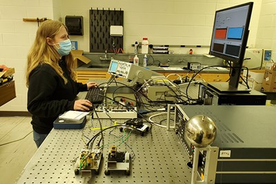 HonorsUML's tweet image. A new honors seminar, The Science of Energy, is inspiring students from a wide range of majors to get involved in research into renewable energy, in Haiti and on campus.
Read more about it here: uml.edu/News/stories/2…